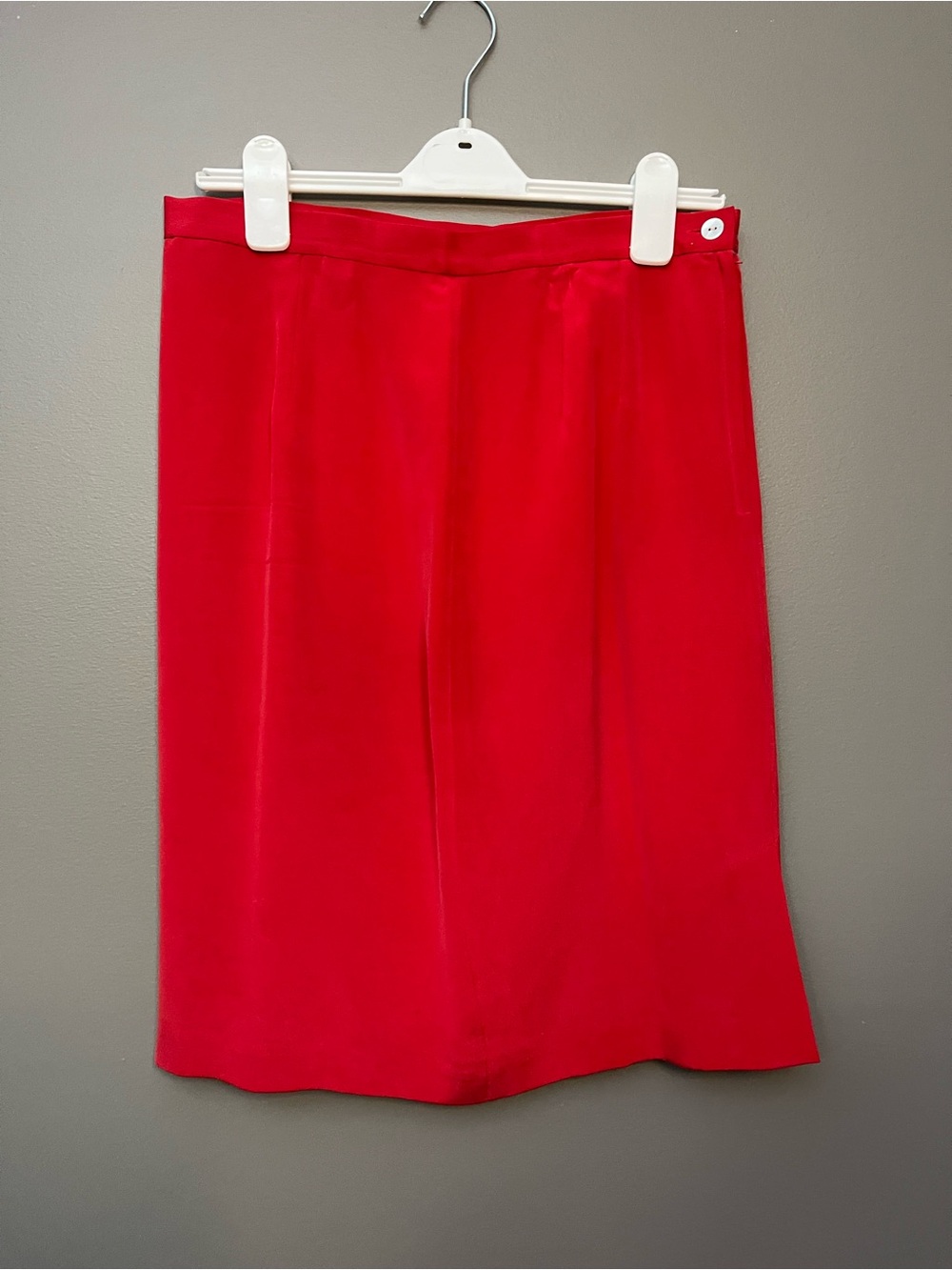 Madison Sudios 100% Silk Classic Red Women's Skirt - Size 14